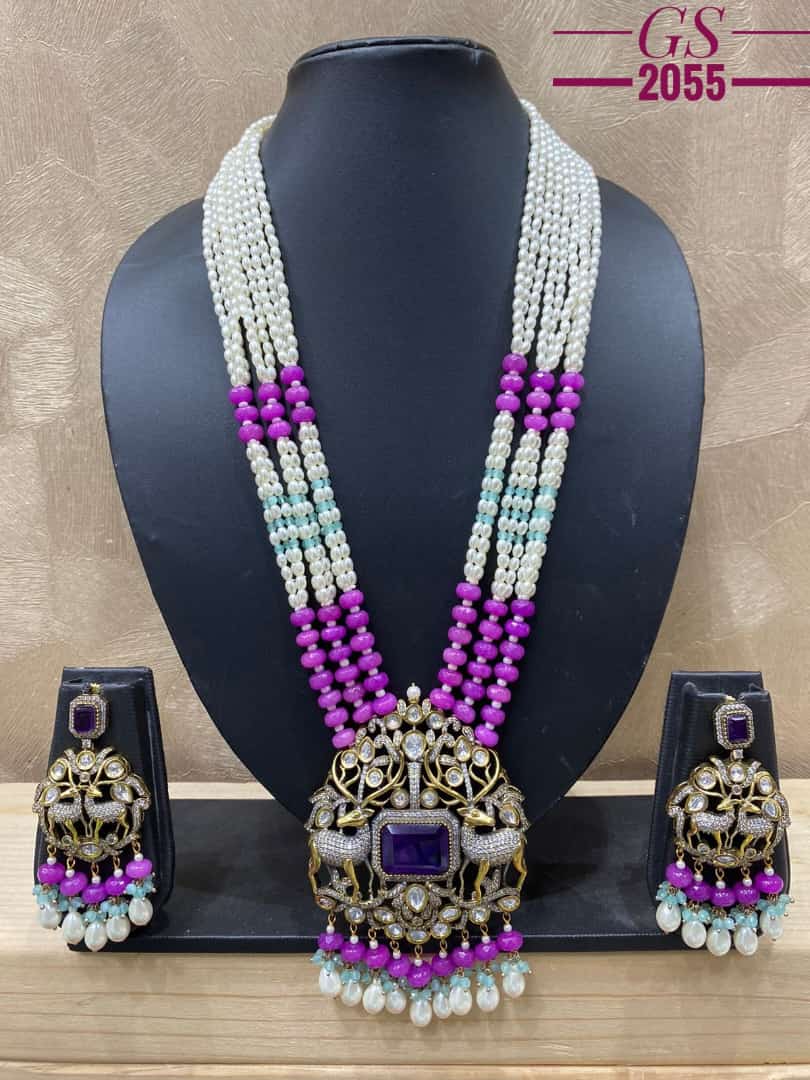 Antique Necklace Set Classic and Sober Look