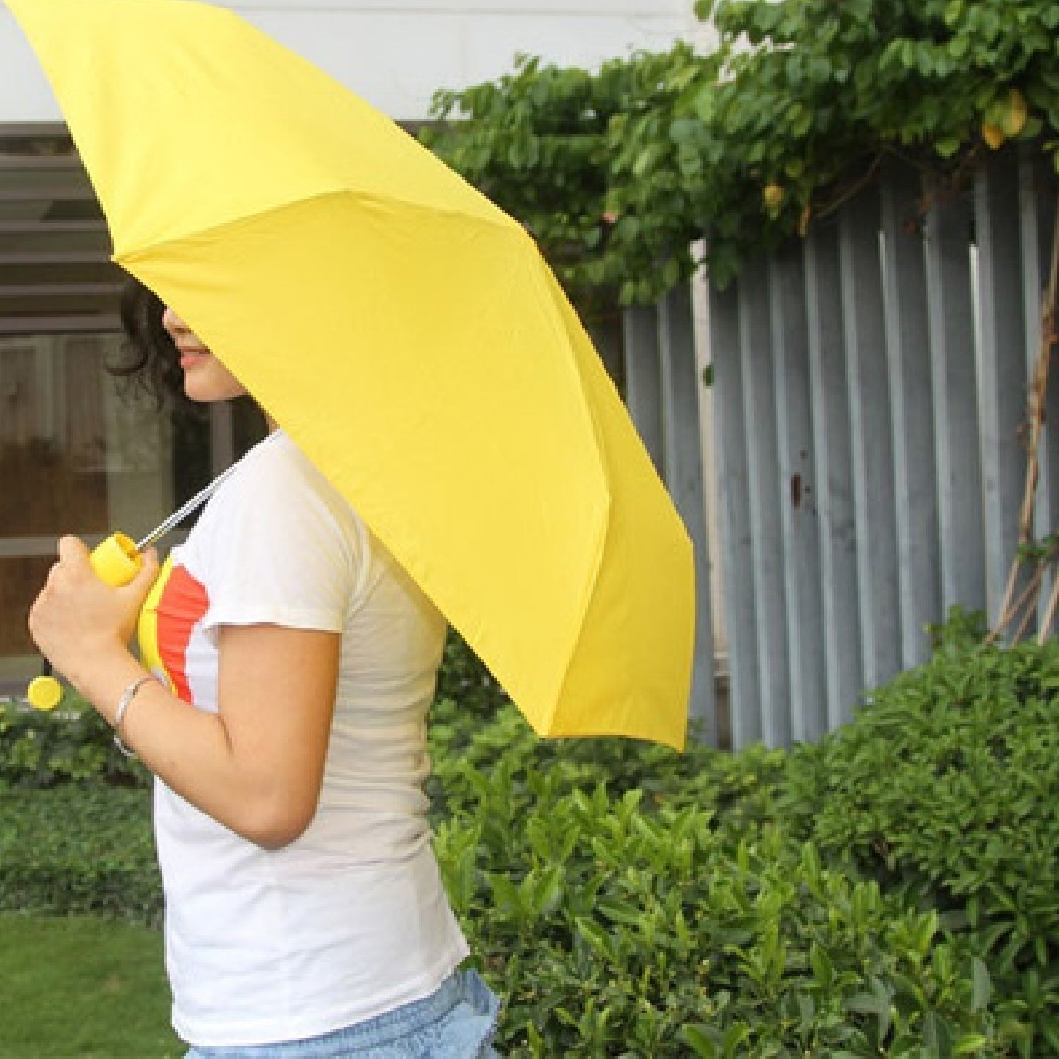 1639 Stylish Banana Shaped Mini Foldable Umbrella 